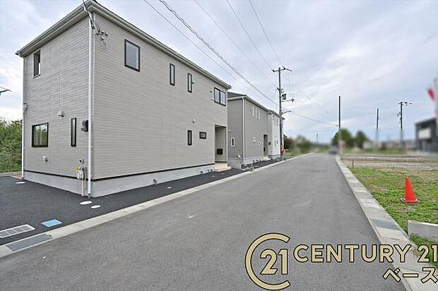 ■現地撮影写真■スーパーなど商業施設が徒歩圏内に近接しています。