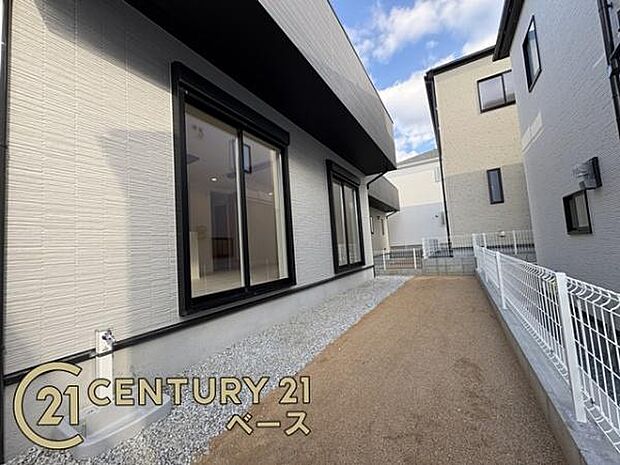 ■現地撮影写真■陽当たり良好の南庭があります!