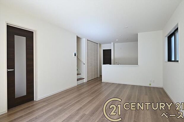 ■現地撮影写真■ご家族でくつろいでいただける広々したLDK!