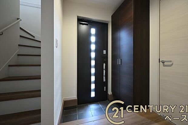 ■玄関には大容量シューズボックスを完備!■