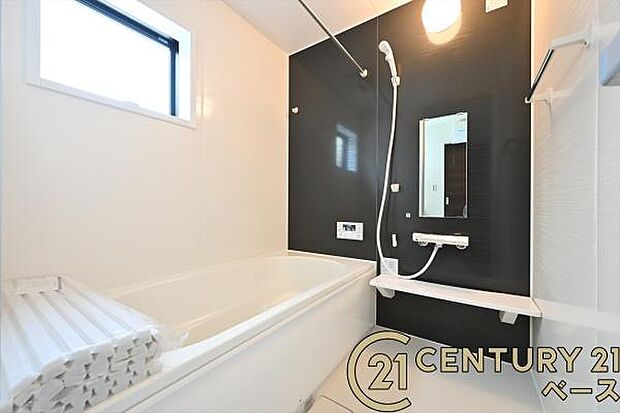 ■床は水ハケが良く、乾きやすいのでカビの発生も軽減!嬉しい浴室乾燥機付です!■