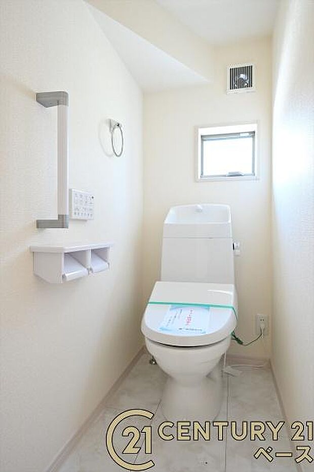 ■現地撮影写真■フチなし&トルネード洗浄でお掃除も楽らく!ウォシュレット付きです!