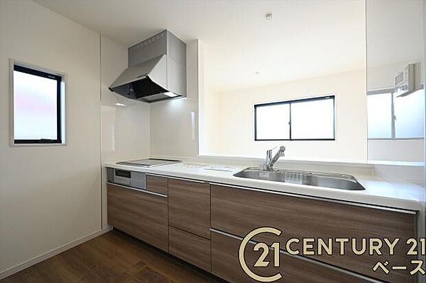 ■現地撮影写真■広々キッチンで快適お料理!便利な収納スペースも完備!