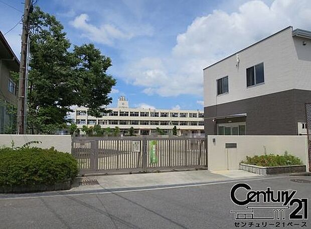 香芝市立三和小学校まで1200m