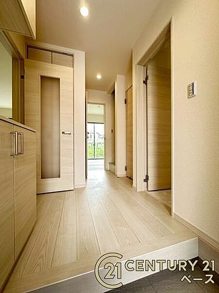 ■現地撮影写真■こちらは玄関から見た廊下部分です！