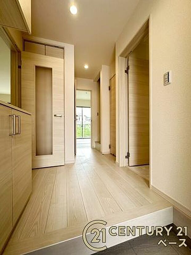 ■現地撮影写真■こちらは玄関から見た廊下部分です!