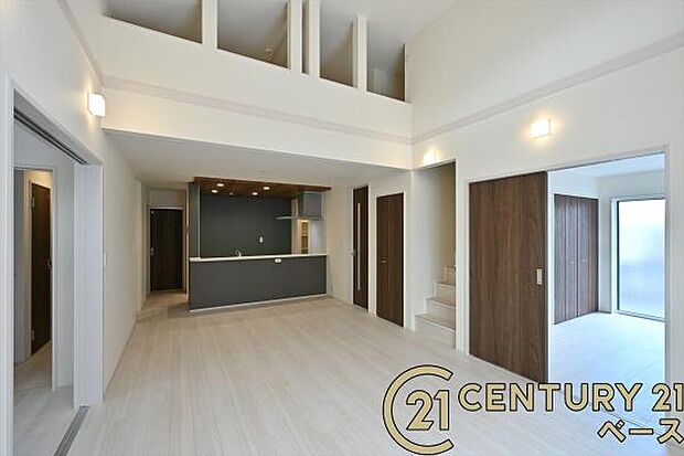 ■現地撮影写真■LDKの窓には二重サッシを採用!室内の冷暖房効率が高まり結露対策にも効果的!