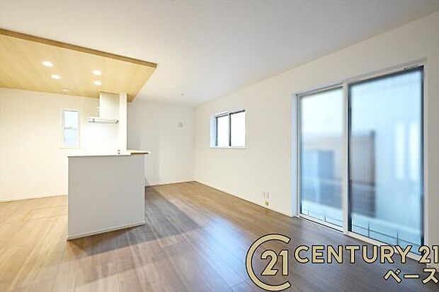 ■現地撮影写真■ご家族でくつろいでいただける広々したLDK!