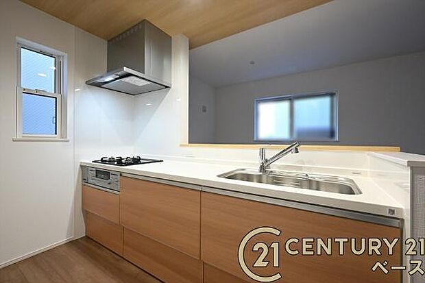 ■現地撮影写真■広々キッチンで快適お料理!便利な収納スペースも完備!