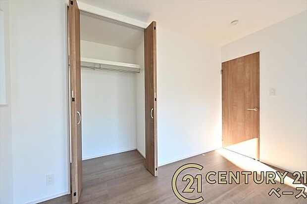 ■現地撮影写真■全居室に広々収納スペース完備!