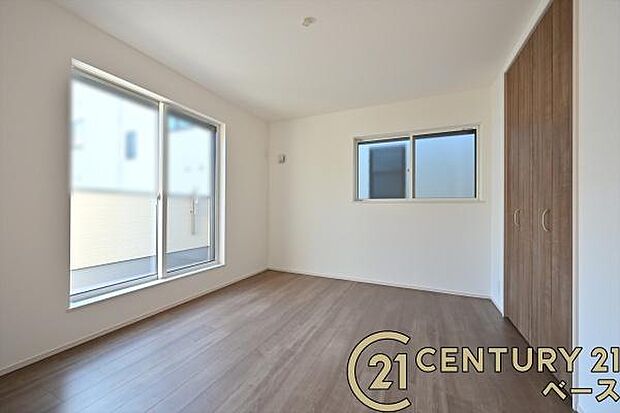 ■現地撮影写真■バルコニーに面した開放感のあるお部屋です!