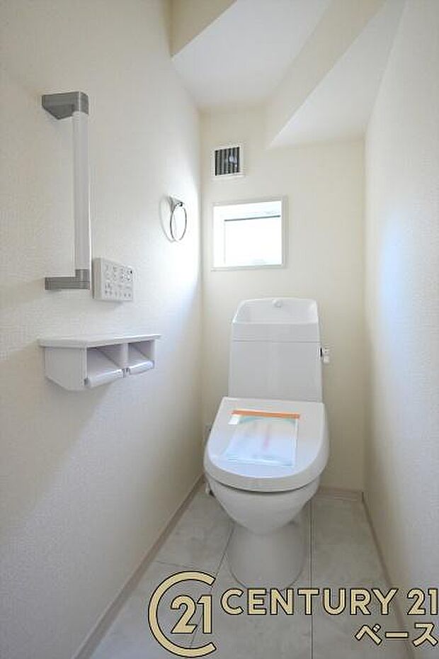 ■現地撮影写真■フチなし&トルネード洗浄でお掃除も楽らく!ウォシュレット付きです!