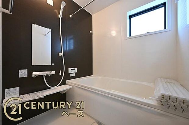 ■現地撮影写真■ゆったりしたサイズの浴室!足を伸ばしての入浴は疲れも癒してくれます!