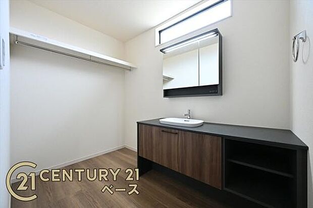 ■現地撮影写真■清潔感のある広々とした洗面スペースです!