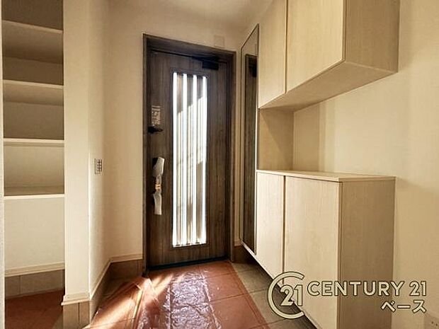 玄関には大容量シューズボックス完備!