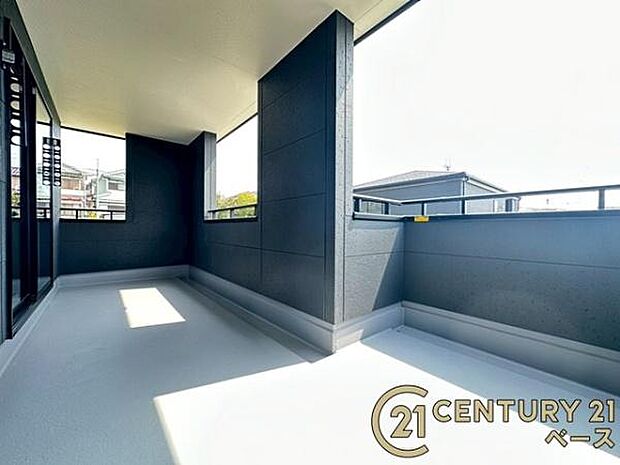 ■現地撮影写真■ゆったりとしたインナーバルコニー・急な雨でも安心です!