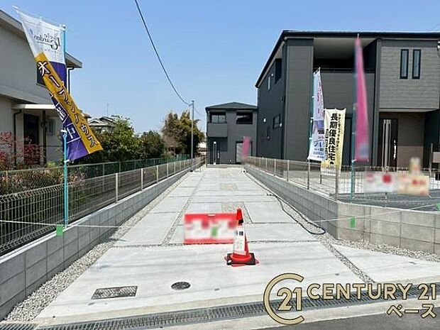 ■現地撮影写真■駐車スペースは3台可!来客時なども安心です!