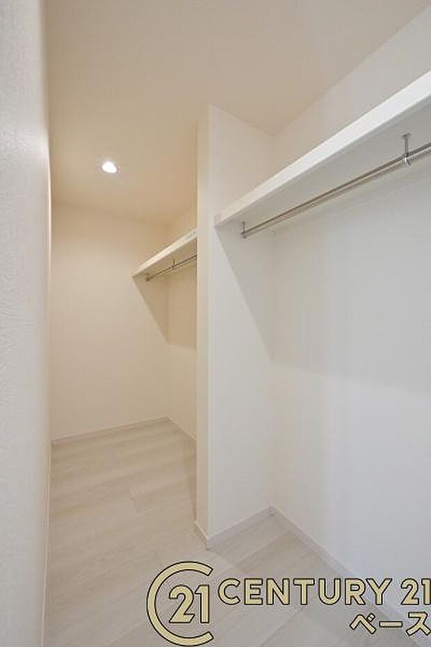 ■現地撮影写真■主寝室には大容量ファミリーWCLを完備!大きな荷物も楽々収納!