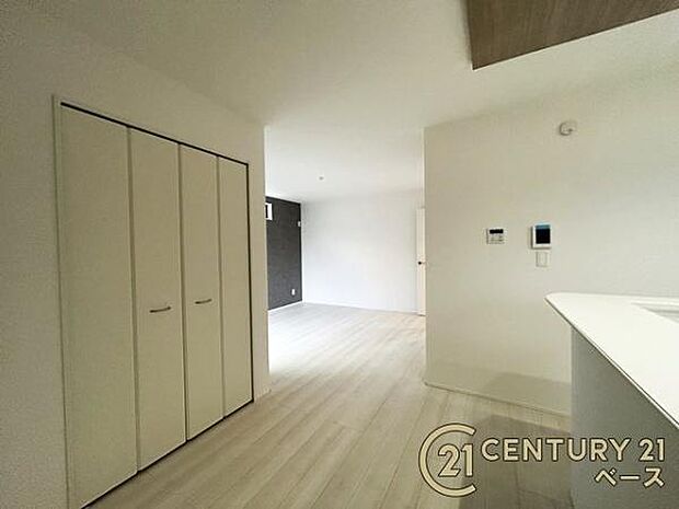 ■現地撮影写真■家族団欒も快適な広々としたリビング!