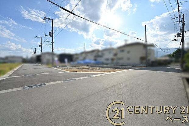 ■現地撮影写真■前面道路約6mでお車の出し入れも楽々!