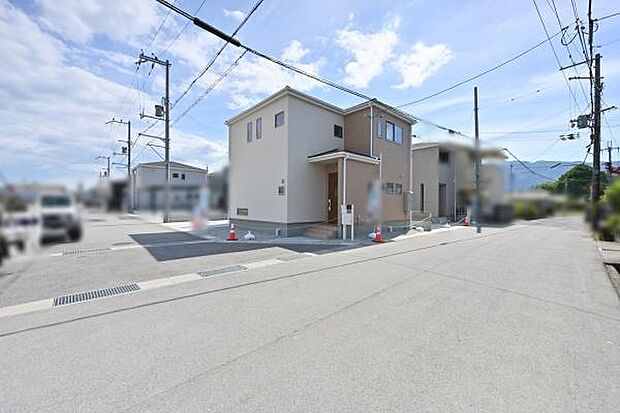 ■現地撮影写真■前面道路約6mでお車の出し入れも楽々!