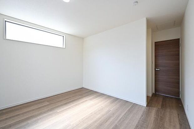 大きなクローゼット付きで開放感のあるお部屋です!