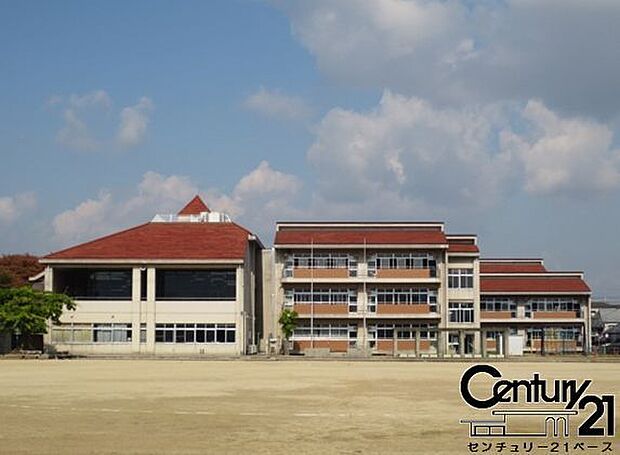 御所市立御所小学校まで700m