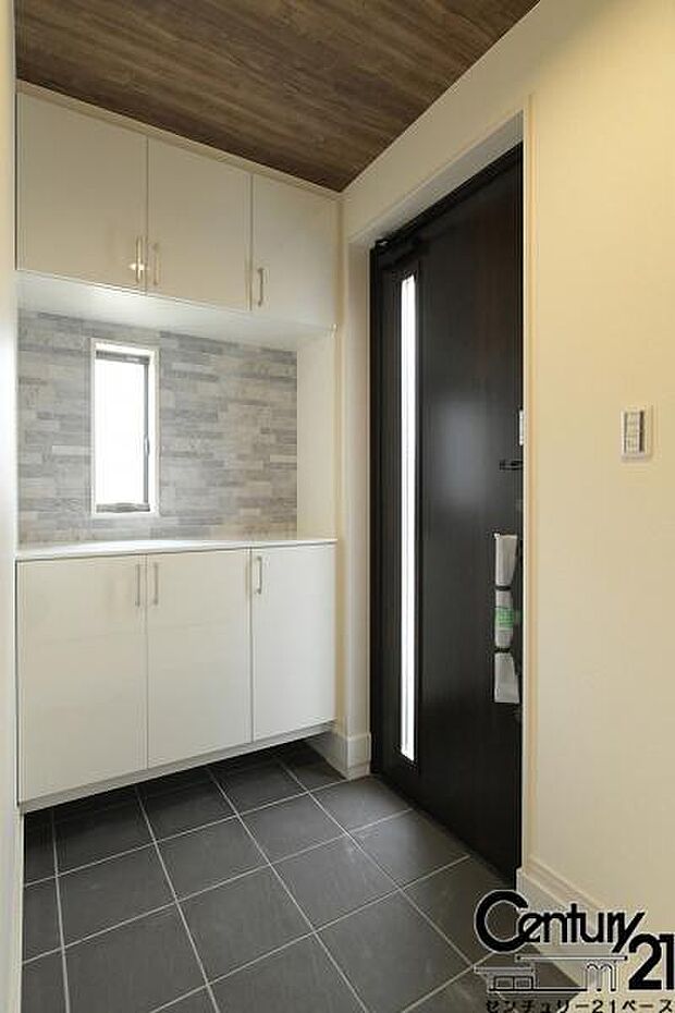 ■玄関には大容量シューズボックスを完備!■