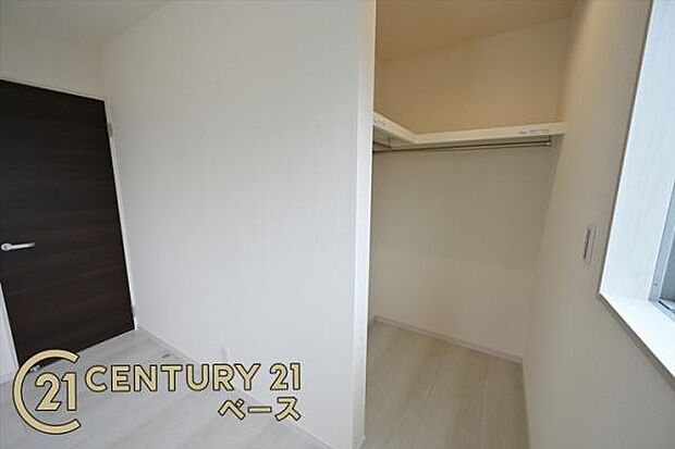 ■現地撮影写真■明るい雰囲気の洋室です!