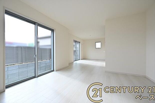 ■現地撮影写真■LDKの窓には二重サッシを採用!室内の冷暖房効率が高まり結露対策にも効果的!