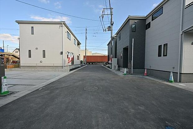 道路路の高低差もなく駐車も楽々!