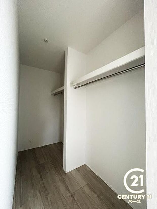 ■広々としたウォークインクローゼットを完備!大きな荷物も楽々収納!