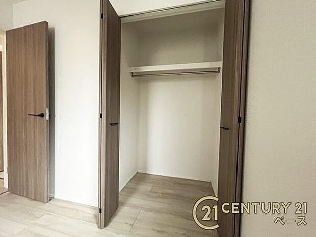 冬物のコートや季節のものなどたくさんしまえる広さ!