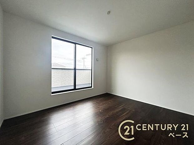 ■バルコニーに面した開放感のあるお部屋です!