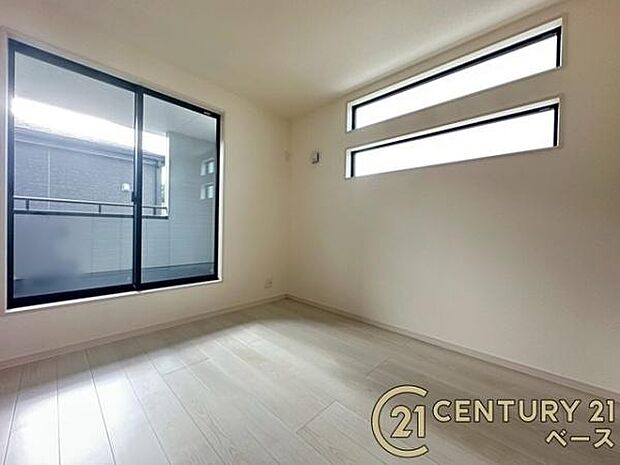 ■現地撮影写真■2面採光で明るい洋室です!