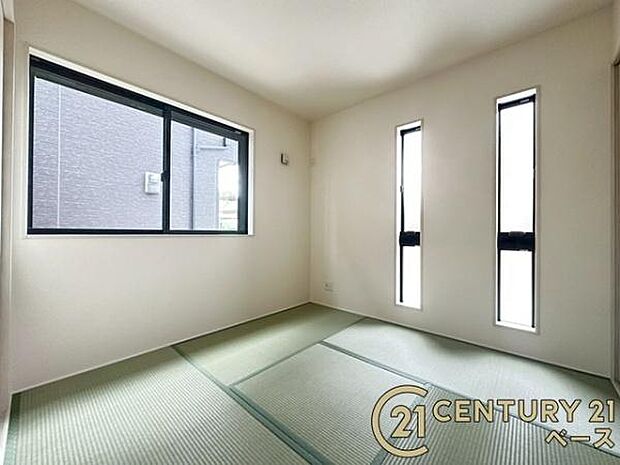 ■現地撮影写真■リビング隣接タイプの和室です!布団なども入る大容量の収納を完備!