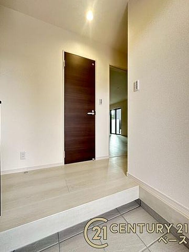 ■現地撮影写真■こちらは玄関から見た廊下部分です!