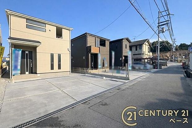 ■現地撮影写真■敷地と道路の高低差が少なく駐車もスムーズです!