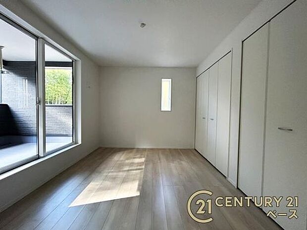 ■バルコニーに面した開放感のあるお部屋です!