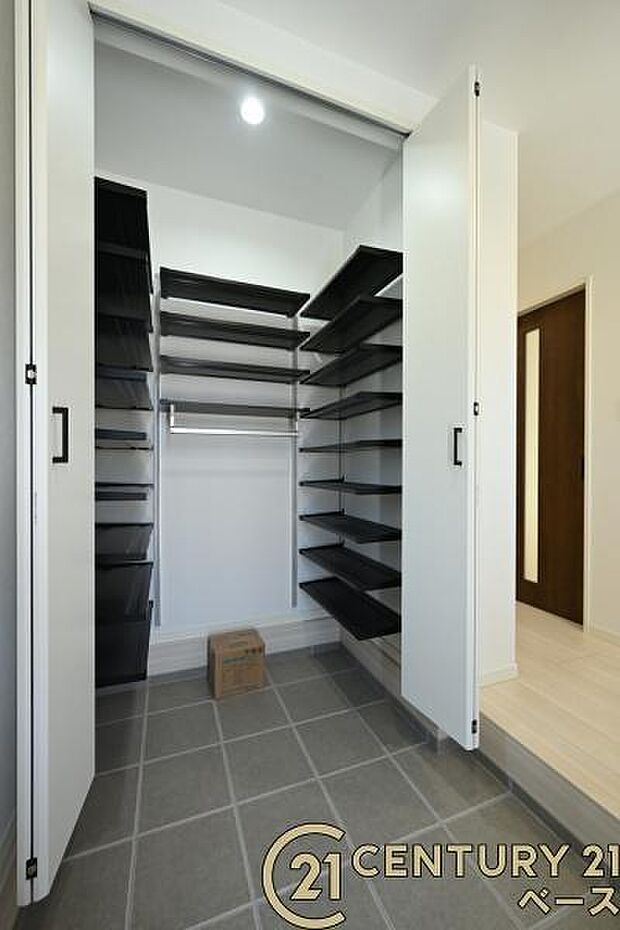 ■SIC完備で玄関をスッキリ快適にお使いいただけます!■