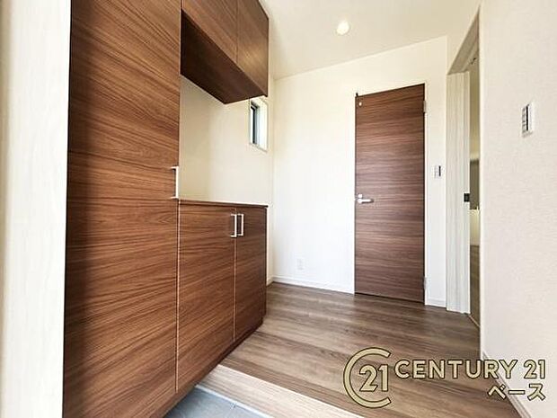 ■玄関には大容量シューズボックスを完備!■