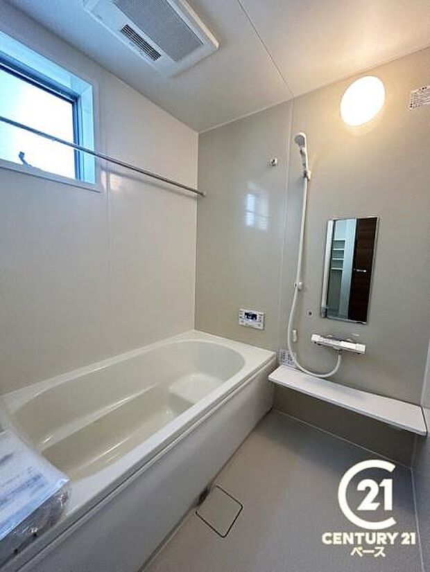 ■床は水ハケが良く、乾きやすいのでカビの発生も軽減!嬉しい浴室乾燥機付です!■