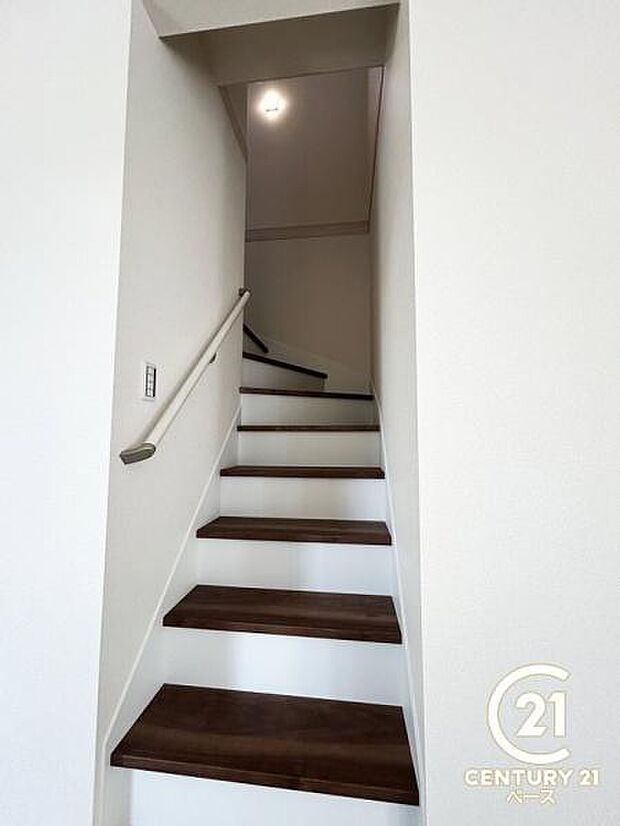 ■現地撮影写真■こちらはリビングイン階段になっており、毎日の家族とのコミュニケーションに。