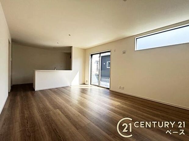 ■現地撮影写真■ご家族でくつろいでいただける広々したLDKは約16帖!