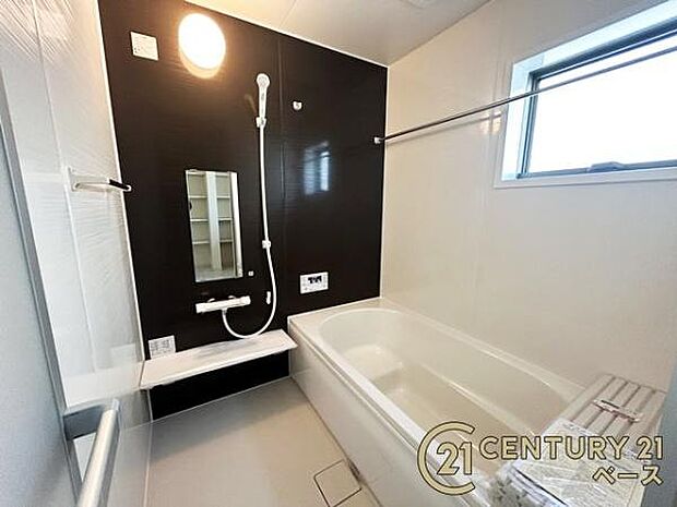 ■床は水ハケが良く、乾きやすいのでカビの発生も軽減!嬉しい浴室乾燥機付です!■