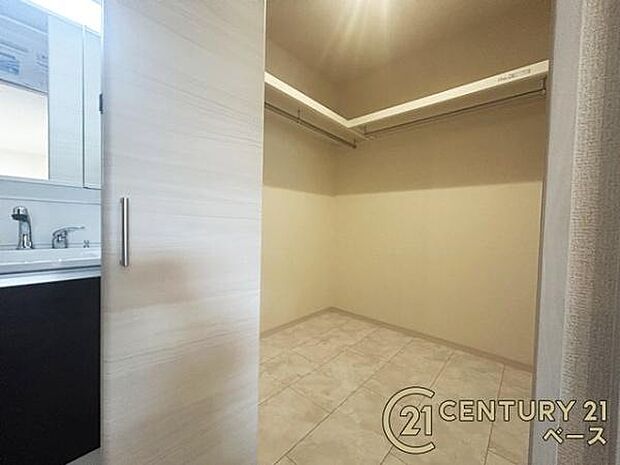 ■現地撮影写真■収納スペース付きで整理整頓も楽々!