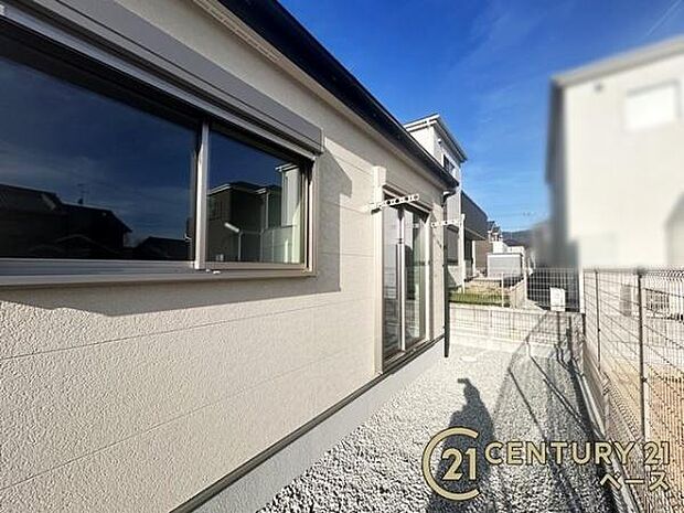 日当たりのよい南向き物干しスペース!洗濯物もよく乾きます!