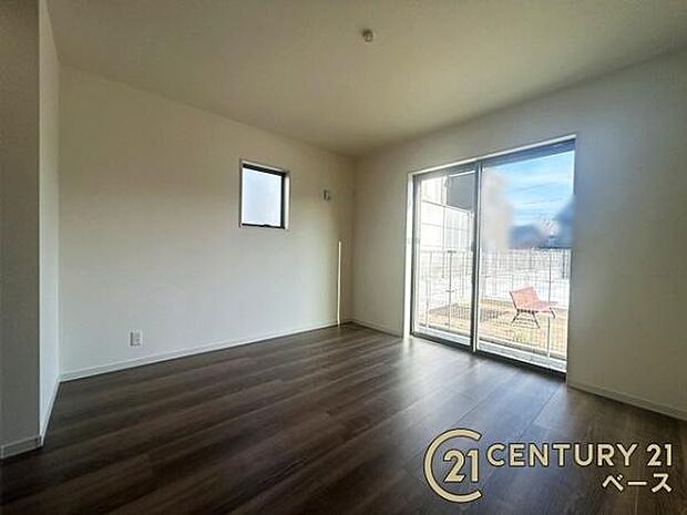 ■日当たりのよい明るい雰囲気の洋室です!■