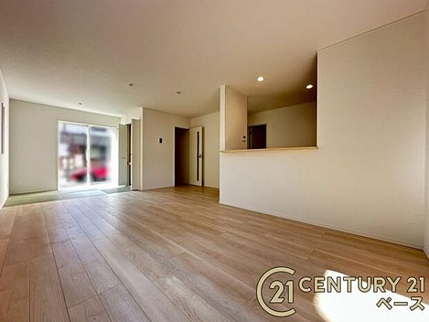 ■現地撮影写真■家計と環境に優しい、断熱性・保温性に優れたペアガラスを使用しています!