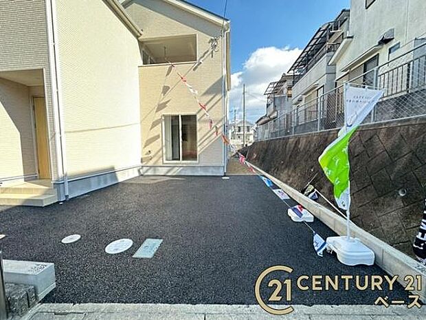 ■現地撮影写真■駐車スペース2台分完備!